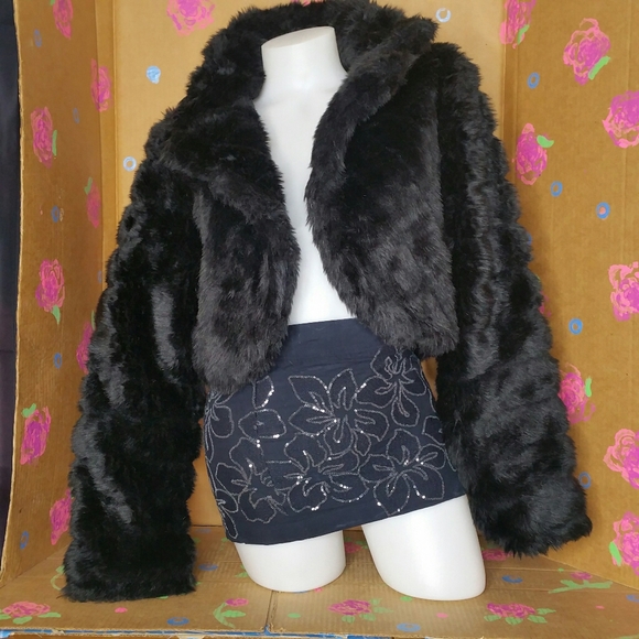 Black Faux Fur Cropped Jacket Junior's Size 1X - Picture 2 of 8